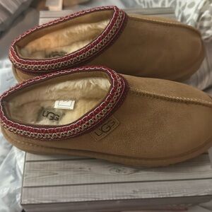 Rep ugg tasman brand new never wear. They are size 7,